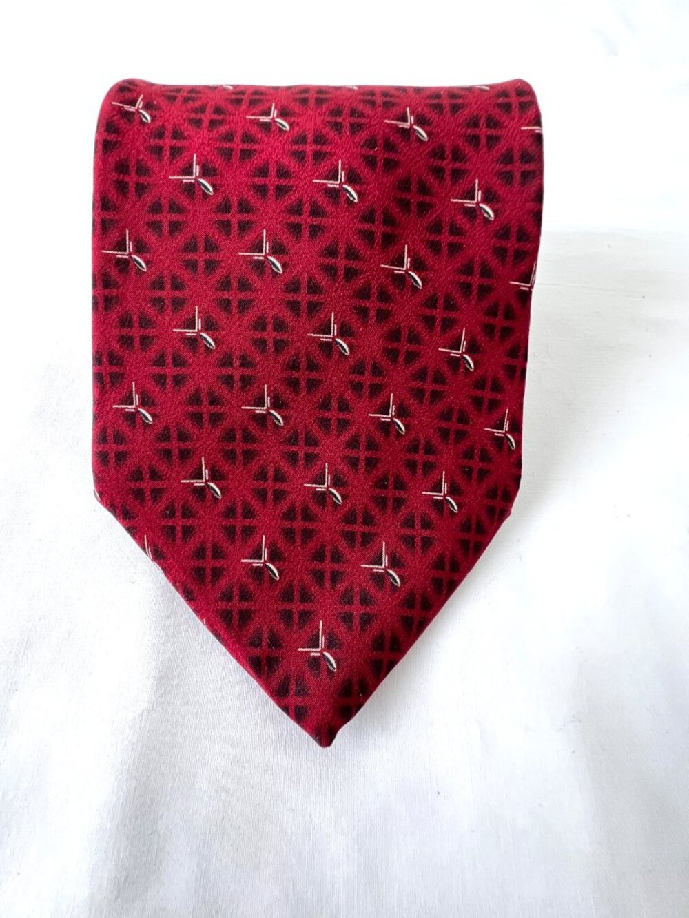 Bill Blass Black Label Tie, Maroon Red and Black, 100% Silk